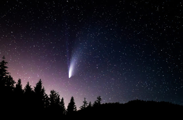 Slováci uvidia koncom roka dvojicu komét, budú viditeľné aj malými ďalekohľadmi