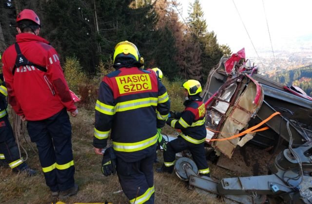 V Liberci sa zrútila lanovka na vrch Ještěd, na mieste zasahujú českí záchranári