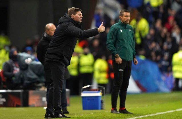 Steven Gerrard úspešne vedie Glasgow Rangers, v Aston Ville však môže nahradiť Deana Smitha