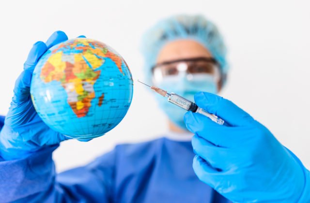Prísnejšie pandemické opatrenia v zahraničí fungujú, Klus porovnal Slovensko so Singapurom či Českom