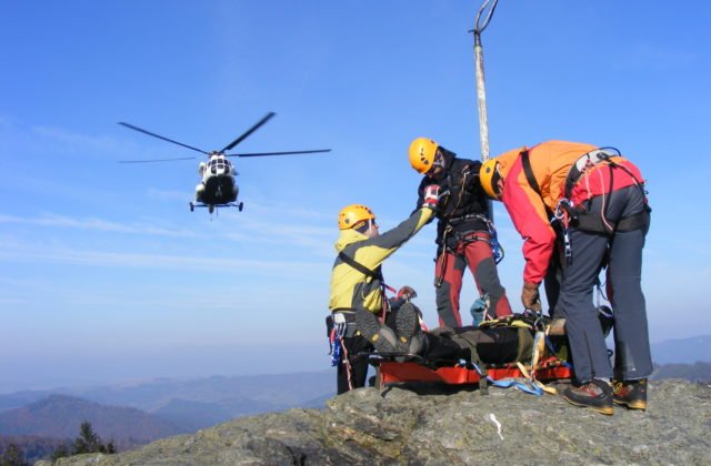 Letná turistická sezóna si vyžiadala 16 životov, podľa horských záchranárov mierne poklesla i úrazovosť