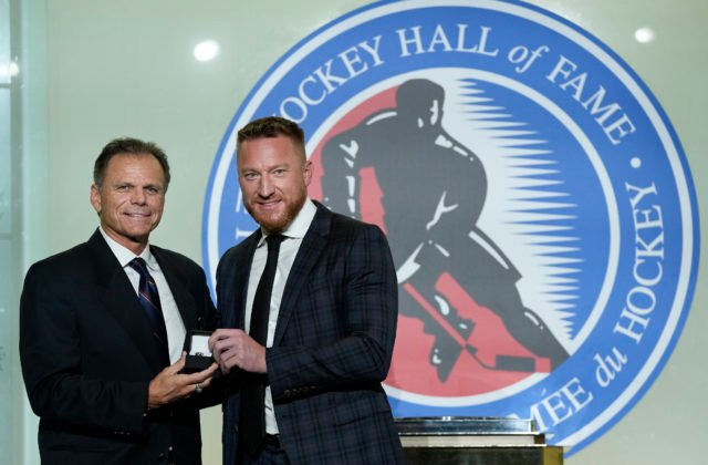 Mariána Hossu uviedli do Siene slávy NHL, v príhovore poďakoval rodine aj trénerom z Dukly Trenčín (video)