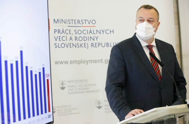 Nezamestnanosť na Slovensku klesla pod 7 percent, ekonomiku sa počas pandémie podľa Krajniaka podarilo ochrániť