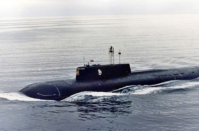 Potopenie ponorky Kursk spôsobila zrážka s ponorkou NATO, tvrdí ruský admirál vo výslužbe