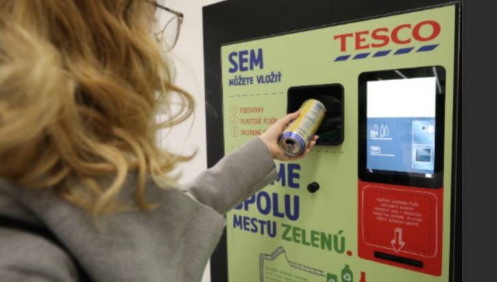 Zákazníci vrátili do automatov v obchodoch Tesca už vyše 10-tisíc plechoviek a PET fliaš