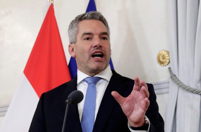 Rakúsko má už tretieho nového premiéra za dva mesiace, prísahu zložil Nehammer
