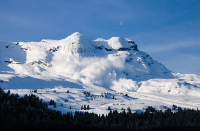Pre vysoké polohy Malej a Veľkej Fatry s Nízkymi Tatrami platí mierne lavínové nebezpečenstvo