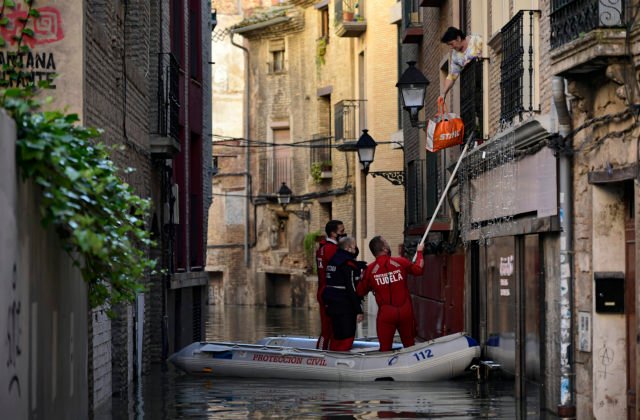Rozvodové rieky v Španielsku sa vyliali z korýt a zaplavili ulice, zomrela jedna osoba