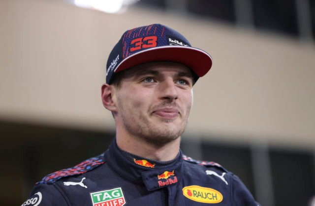 Verstappen v dramatickej VC Abú Zabí získal prvý majstrovský titul, Hamiltona predbehol v poslednom kole