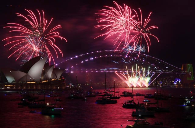 Nový rok privítali prvé krajiny, oslavy utlmil koronavírus