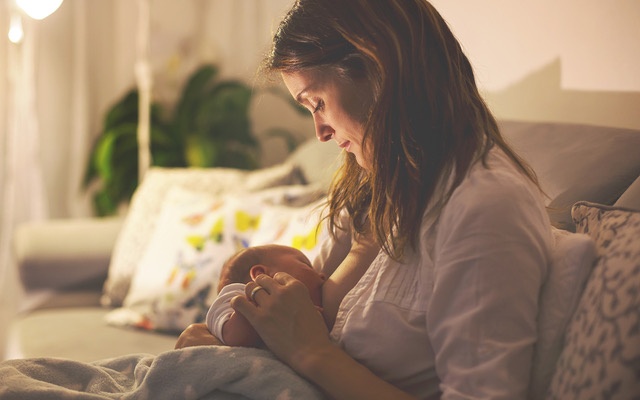 Čo pomáha na bolesť prsníkov pri kojení? Vyskúšajte tieto rady