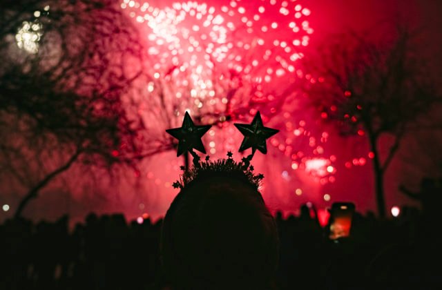 Silvestrovské oslavy stlmil v mnohých metropolách COVID-19, centrom zábavy sa stal Belehrad (foto)