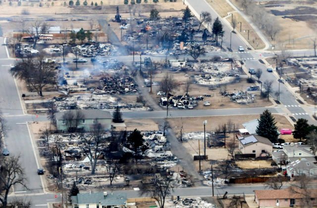 Požiare v Colorade si vyžiadali cez 500 zničených domov a niekoľko zranených, obete nehlásia (video)