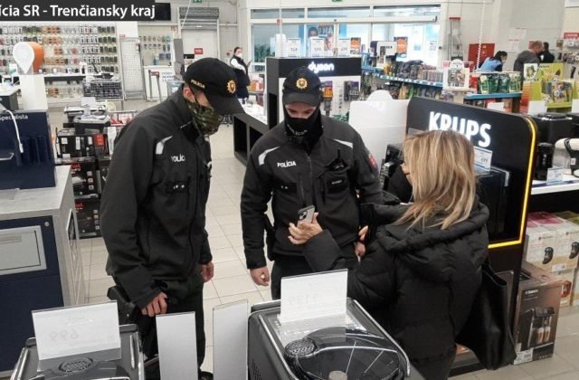 Polícia v Trenčianskom kraji si posvietila na dodržiavanie opatrení, zistila 27 priestupkov (foto)