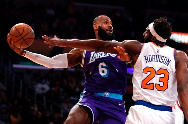 LeBron James sa do diania v NBA vrátil vo veľkom štýle a Lakers predviedli proti Knicks skvelý obrat