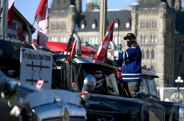 Ministerstvo zahraničia upozorňuje na výnimočný stav v Ottawe, protesty môžu prepuknúť aj v ďalších mestách (foto)