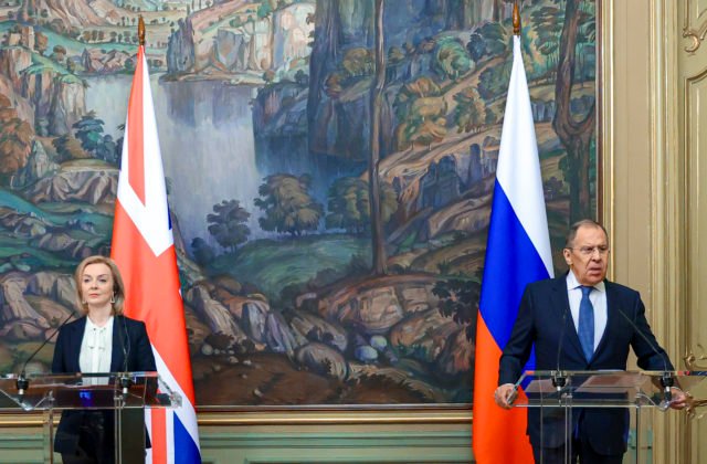 Lavrov a Trussová rokovali o Ukrajine, atmosféra bola chladná a padli aj varovania