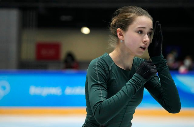 Ruská krasokorčuliarka Valijevová napriek podozreniu z dopingu trénovala pred súťažou sólistiek na ZOH v Pekingu