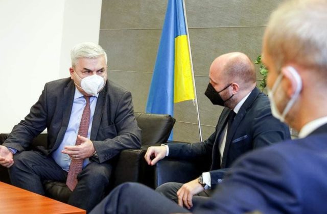 Ministerstvo obrany vyhodnocuje možnosti pomoci Ukrajine, má byť užitočná