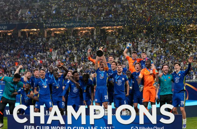 FC Chelsea po prvý raz ovládla MS klubov 2022. Šťastný Tuchel venoval trofej ruskému miliardárovi (video)
