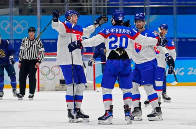 Slovenskí hokejisti na veľkom turnaji nezdolali Fínov už 18 rokov, pred ostro sledovaným zápasom v Pekingu zostávajú nohami na zemi