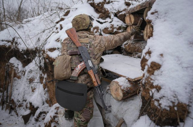 Na východe Ukrajiny to začína vrieť, proruskí separatisti zvyšujú napätie a obstreľujú priľahlé obce