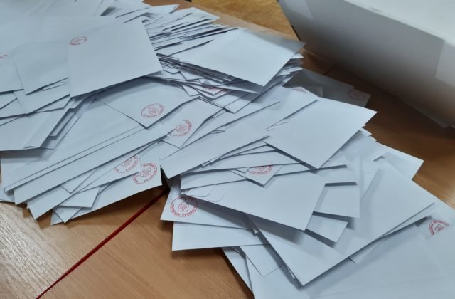 Vnútro sa už začína pripravovať na parlamentné a prezidentské voľby, hlasovanie poštou má vyjsť na dvestotisíc eur