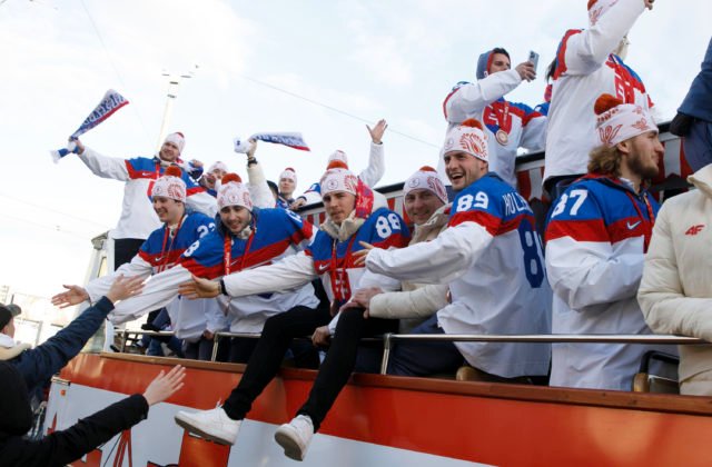 Slovenskí hokejisti po návrate z Pekingu oslávia bronz, s fanúšikmi sa stretnú v uliciach Bratislavy