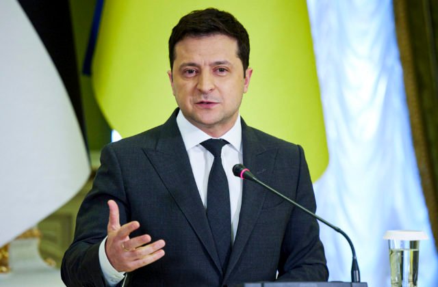Ukrajinský prezident vyhlásil stanné právo. Ľudí vyzval, aby nepodľahli panike