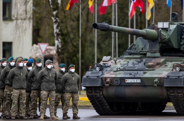 S prítomnosťou vojakov NATO na Slovensku súhlasí polovica opýtaných, nechcú však vojakov USA