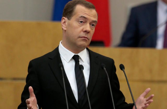 Rusko by mohlo odstúpiť od dohody o jadrových zbraniach, varuje Medvedev