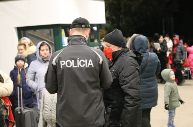 Za posledných 24 hodín vybavili slovenskí policajti na hraničných priechodoch na vstupe z Ukrajiny 12 435 ľudí