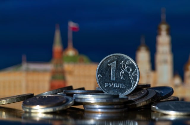 Nízke ruské platy sú cez vojnu ešte horšie, operátor výroby zarobí štyrikrát menej ako na Slovensku