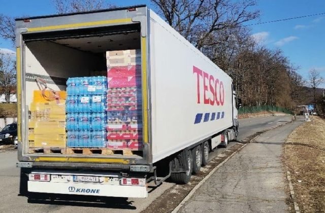Tesco daruje milión libier na pomoc pre ľudí zasiahnutých konfliktom na Ukrajine