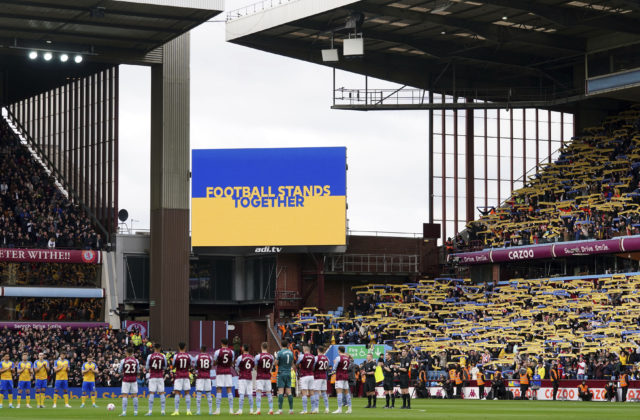 V Číne neodvysielajú víkendové zápasy Premier League, nechcú ukazovať gestá na podporu Ukrajiny