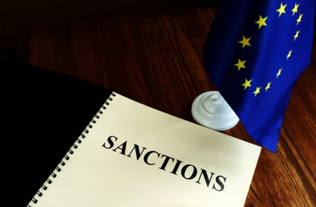 Európska únia odklepla ďalšie sankcie voči Rusku, postihnú bieloruské banky aj stovky oligarchov
