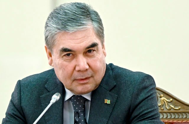 V Turkménsku si volia prezidenta, na miesto Gurbangulyho Berdymuhamedova kandiduje jeho syn Serdar