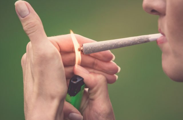 Užívatelia marihuany by mohli dostať miernejšie tresty, poslanci schválili novelu Trestného zákona