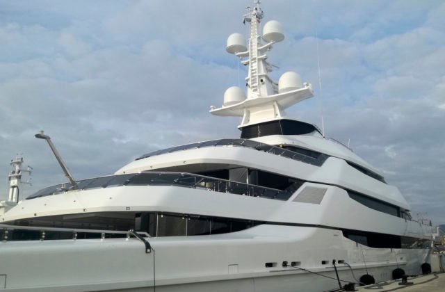 Španieli zadržali v prístave už tretiu luxusnú jachtu, ktorá by mala patriť ruskému oligarchovi a Putinovmu priateľovi