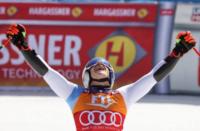 Marco Odermatt vyhral aj posledný obrovský slalom sezóny, Švajčiari majú veľký glóbus po 12 rokoch