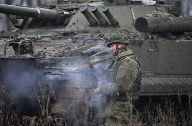 Ruská armáda „stráca dych“, Ukrajincov podcenili a ani po mesiaci sa im nepodarilo dobiť jediné mesto