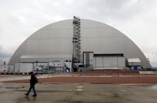 MAAE: Ruská armáda bombarduje aj oblasti, kde žijú pracovníci Černobyľskej jadrovej elektrárne