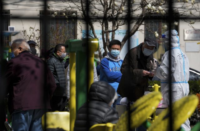 Šanghaj zaviedol najrozsiahlejší lockdown za dva roky, snaží sa dostať pod kontrolu šírenie koronavírusu