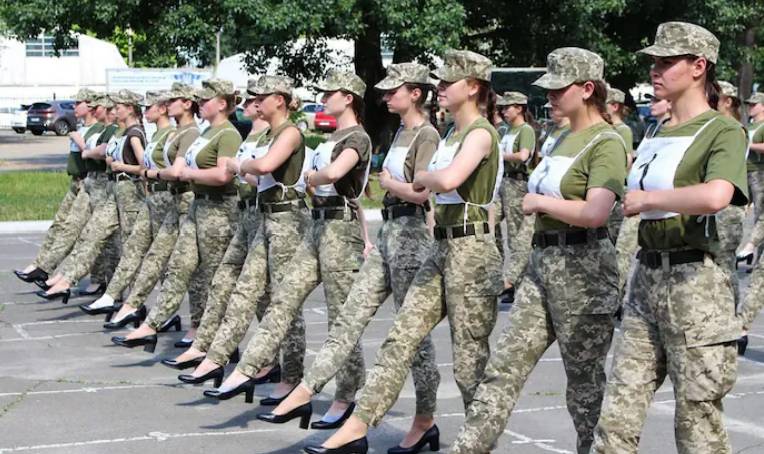 Ukrajinské ženské jednotky: Na Ukrajine ženy opustili svoje domovy a chopili sa zbraní!