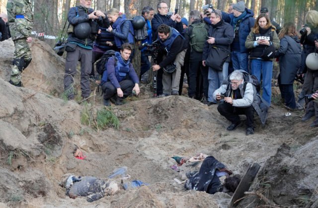 Na Ukrajine zomrelo už 18 novinárov, ďalších 13 bolo zranených a ôsmich pravdepodobne uniesli