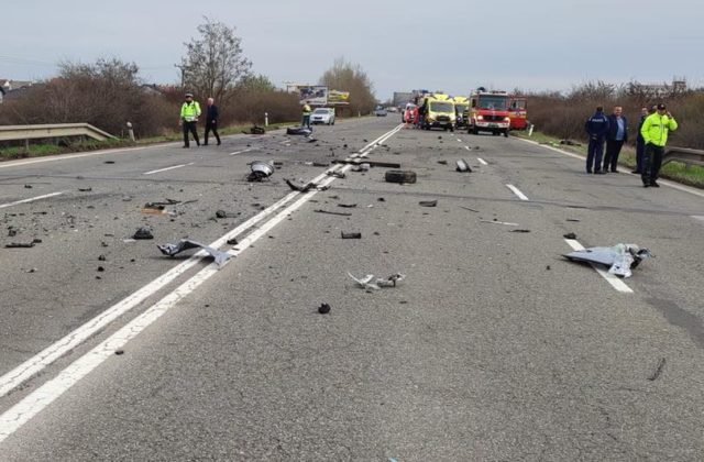 Na východe Slovenska sa zrazili dve autá, traja ľudia nehodu neprežili (foto)