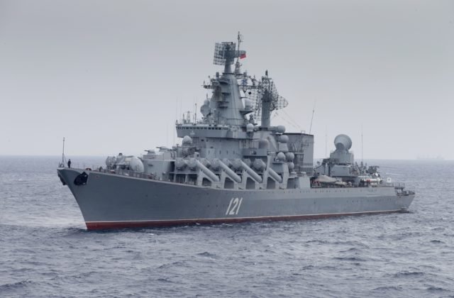 Krížnik Moskva, ktorý zasiahli ukrajinské rakety Neptún, sa potopil