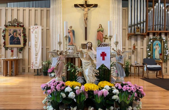 Katolíci si pripomínajú zmŕtvychvstanie Ježiša, obdobie veľkonočnej slávnosti trvá 50 dní