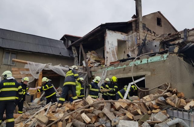 Výbuch domu v obci Loučka neprežili tri deti a žena, polícia prípad vyšetruje ako vraždu (foto)