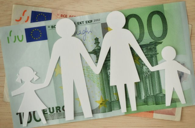 Zvýšený 100-eurový prídavok na dieťa dostanú rodiny už tento mesiac